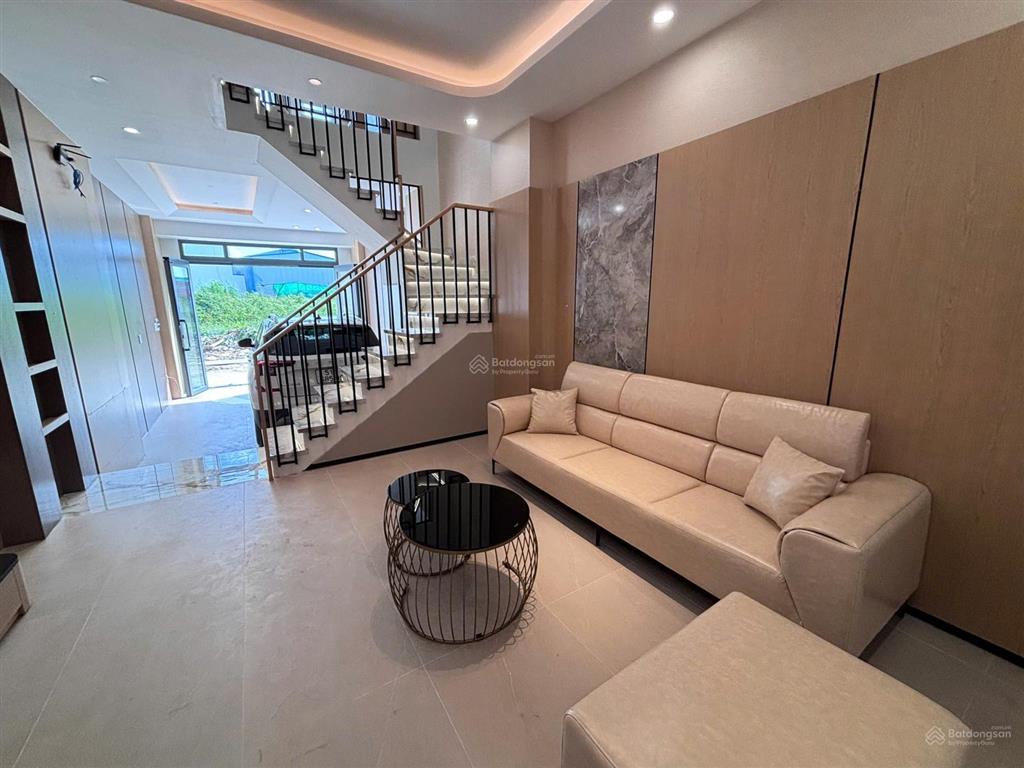 Nhà phố mới xây dựng (4x13)m, 1 trệt 3 lầu có sân để ô tô ngay an phú đông, gần đh nguyễn tất thành