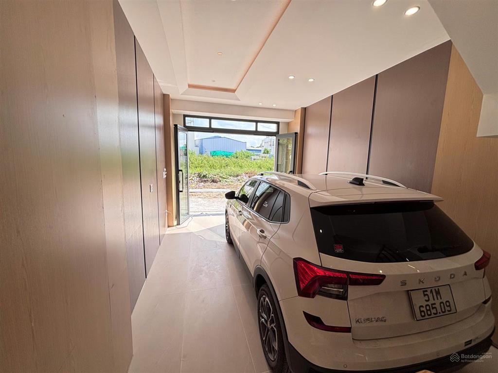 Nhà phố mới xây dựng (4x13)m, 1 trệt 3 lầu có sân để ô tô ngay an phú đông, gần đh nguyễn tất thành