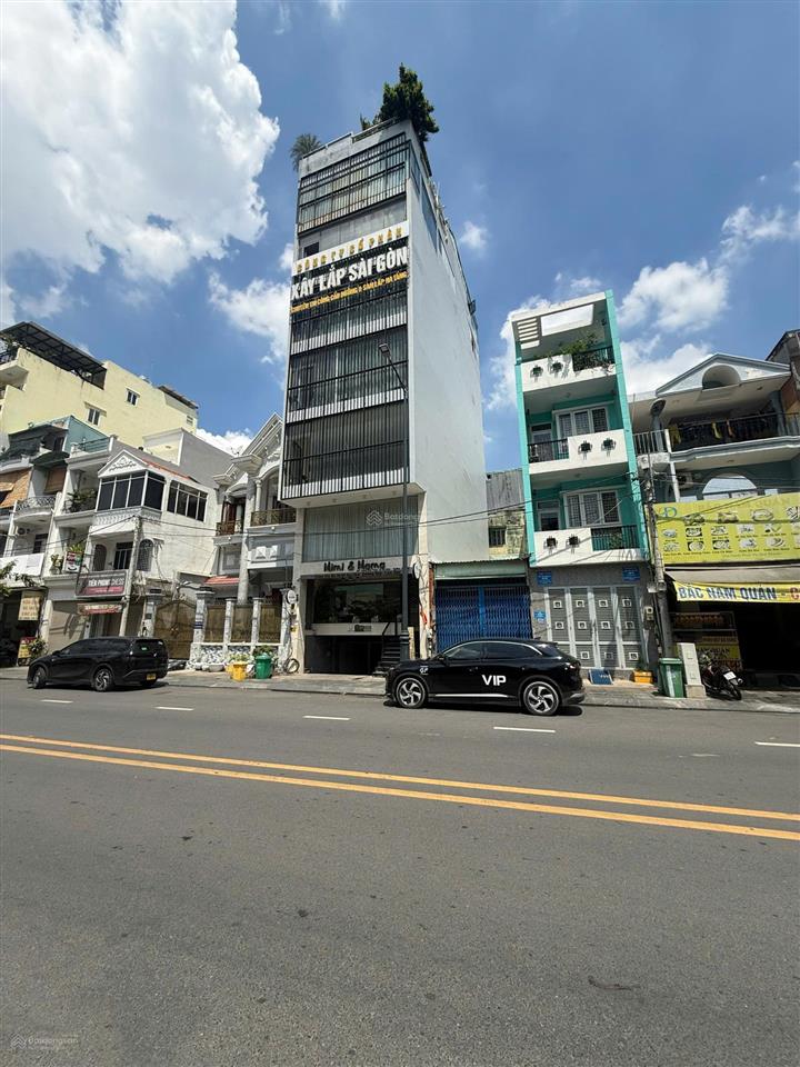 Cần bán tòa building đẹp hiếm có ngay sân bay, dt 8 x 20  hầm 7 lầu  hđt 160  giá 45 tỷ
