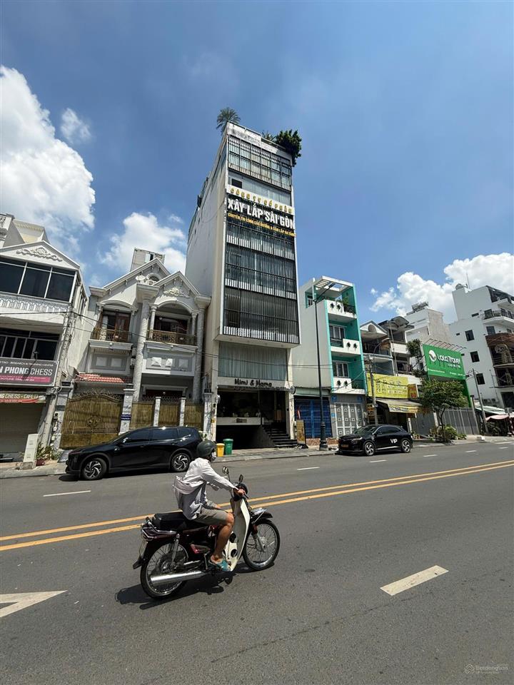 Cần bán tòa building đẹp hiếm có ngay sân bay, dt 8 x 20  hầm 7 lầu  hđt 160  giá 45 tỷ