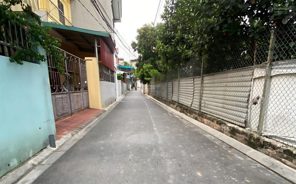 Bán nhà 3 tầng dân xây cổ loa, lô góc thoáng sáng