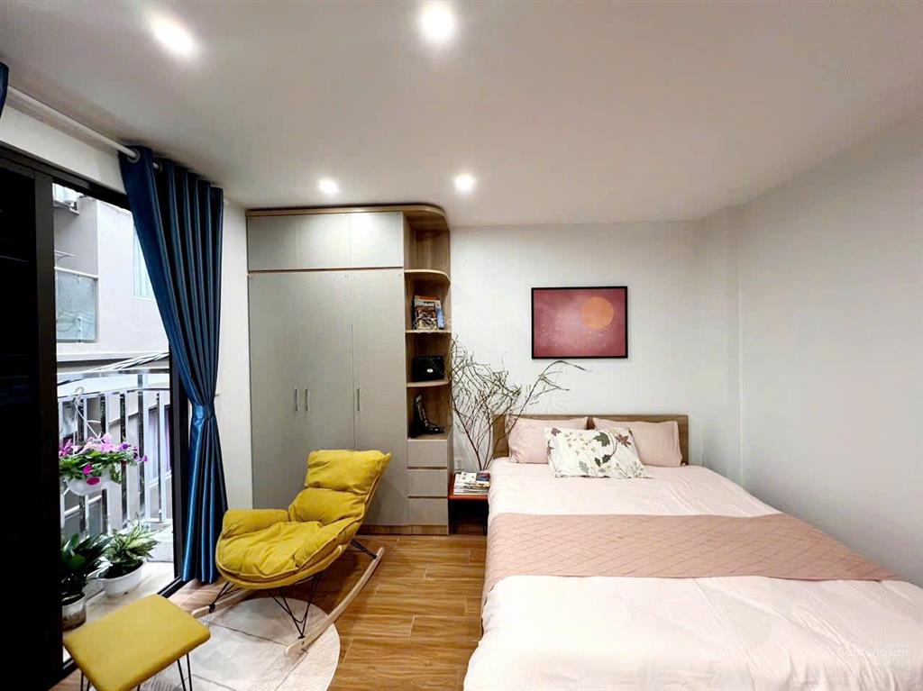 Cho thuê căn hộ đủ đồ có ban công thoáng khu vực đình thôn, trần văn lai.  0979 769 ***