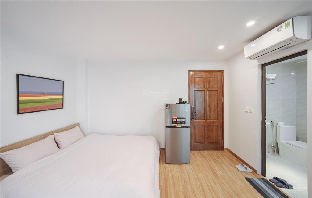 Cho thuê căn hộ đủ đồ có ban công thoáng khu vực đình thôn, trần văn lai.  0979 769 ***