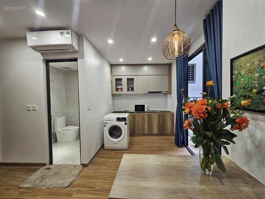 Cho thuê căn hộ đủ đồ có ban công thoáng khu vực đình thôn, trần văn lai.  0979 769 ***