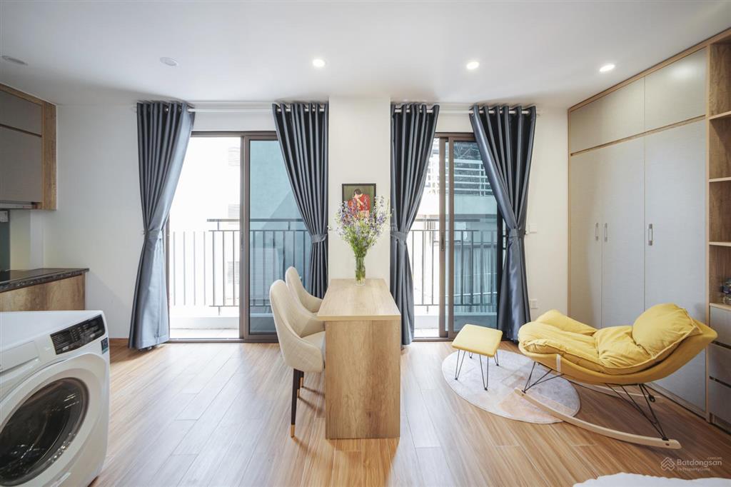 Cho thuê căn hộ đủ đồ có ban công thoáng khu vực đình thôn, trần văn lai.  0979 769 ***