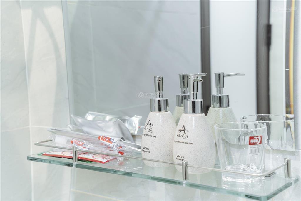 Cho thuê căn hộ đủ đồ có ban công thoáng khu vực đình thôn, trần văn lai.  0979 769 ***