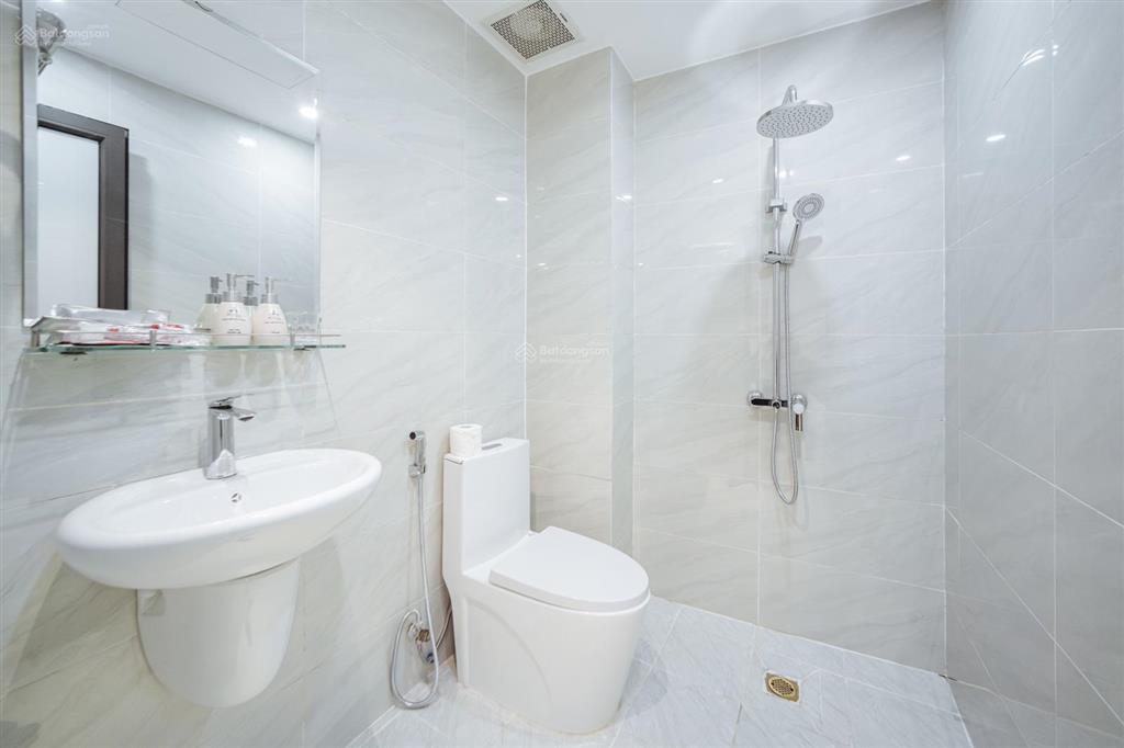 Cho thuê căn hộ đủ đồ có ban công thoáng khu vực đình thôn, trần văn lai.  0979 769 ***