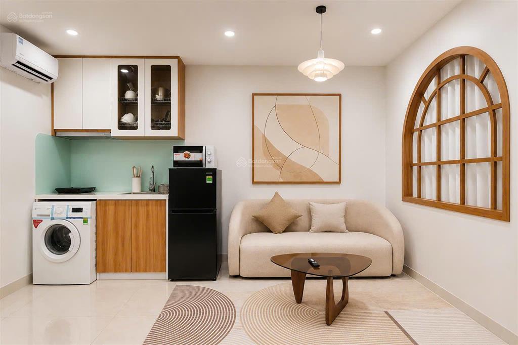 Cho thuê căn hộ 1 ngủ, ô tô đỗ cửa, mới cứng, 40m2 khu vực đình thôn.  0979 769 ***