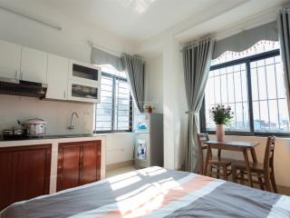 Cho thuê căn hộ đủ đồ cửa sổ thoáng, 4.1tr, 30m2 kv đình thôn, gần trần văn lai.  0979 769 ***