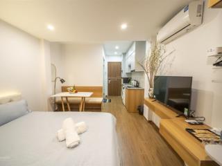 Giá tốt mùa hè căn hộ đủ đồ, ban công thoáng 30m2 khu vực đào tấn chỉ 8,9 triệu.  0979 769 ***