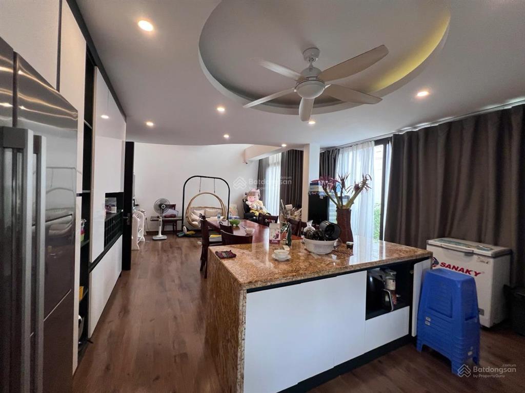 Trần quang diệu! lô góc, dt 68m2, 6 tầng, thang máy, gara ô tô. giá 27 tỷ