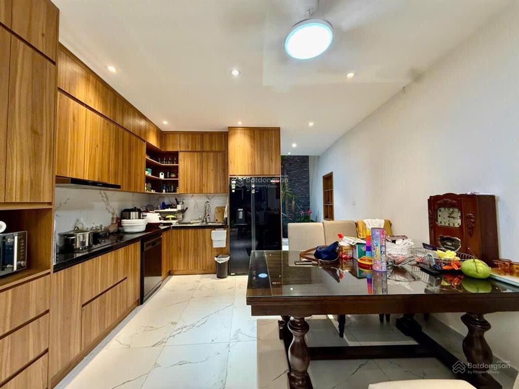 Nhà dân! hoàng cầu, 58m², mặt tiền gần 5m, 5 tầng, 4pn, 2 thoáng, ô tô tránh, vỉa hè, kd. không qh