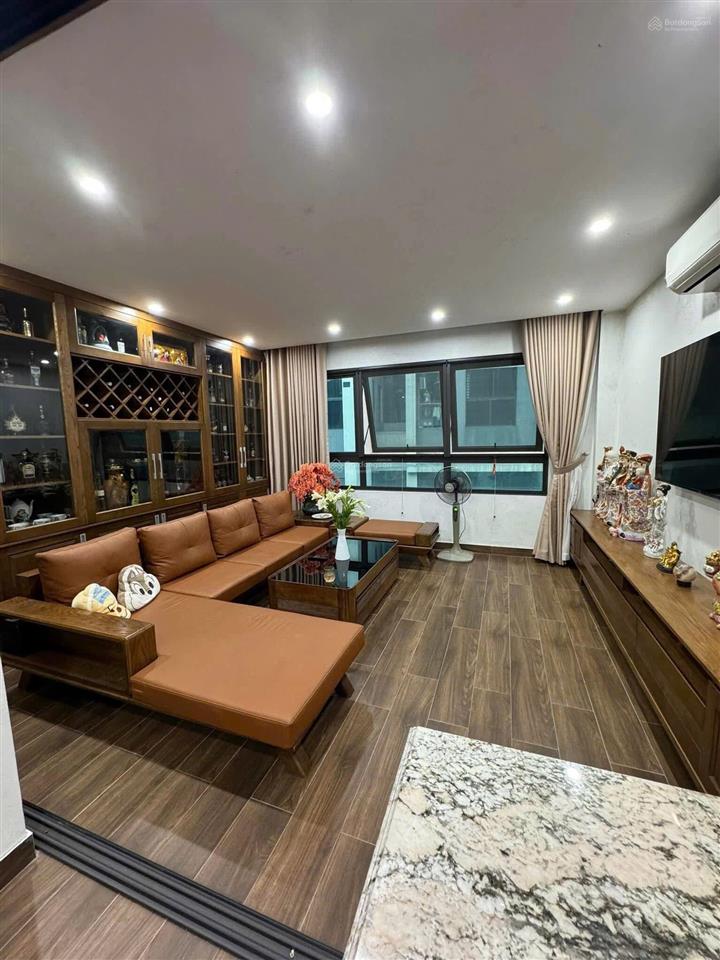 Hiếm có! phố yên lãng, lô góc, ô tô tránh, gara 2 ô tô, ngõ thông kinh doanh, thang máy, không qh