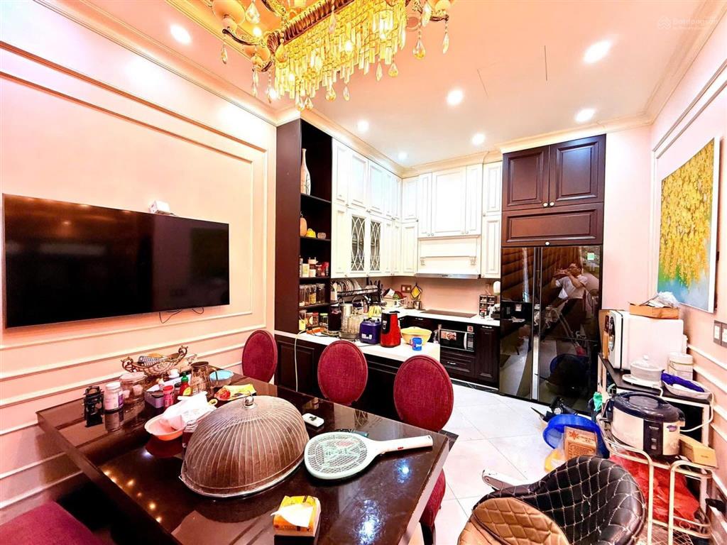 Không dành cho số đông! hoàng cầu 68m², 5 tầng, 2 thoáng, gara ô tô, ô tô tránh, công viên, ở ngay