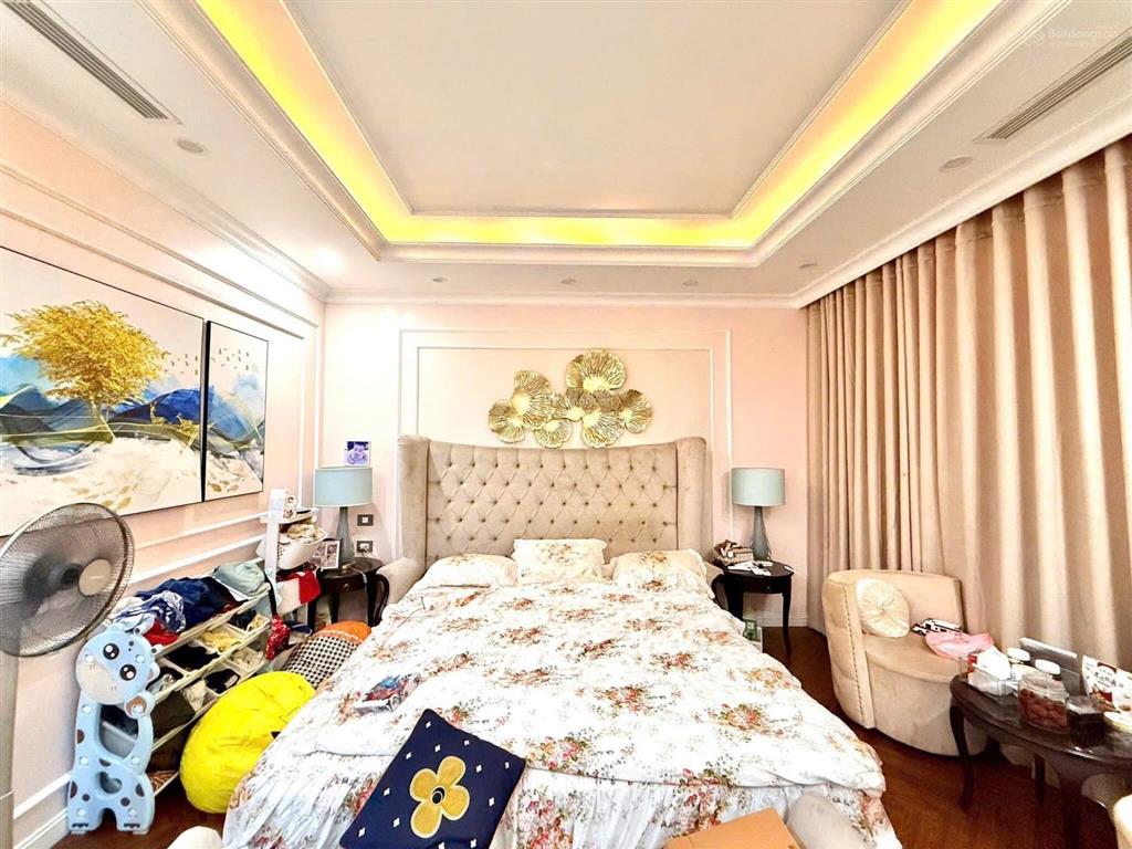 Không dành cho số đông! hoàng cầu 68m², 5 tầng, 2 thoáng, gara ô tô, ô tô tránh, công viên, ở ngay