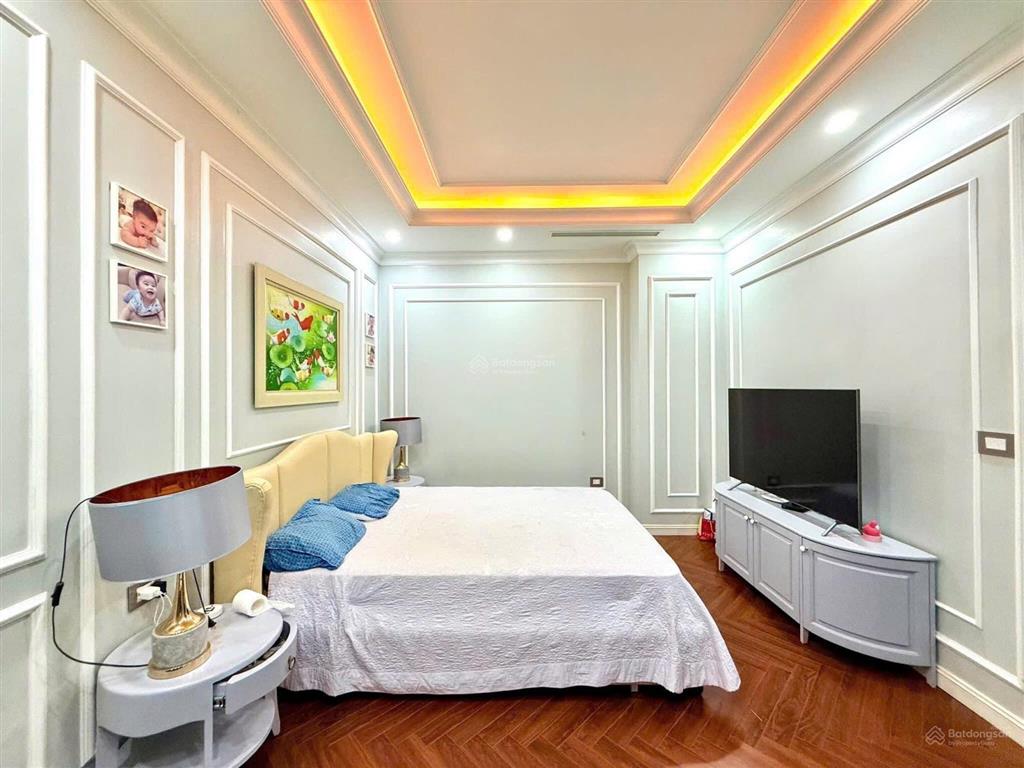 Không dành cho số đông! hoàng cầu 68m², 5 tầng, 2 thoáng, gara ô tô, ô tô tránh, công viên, ở ngay