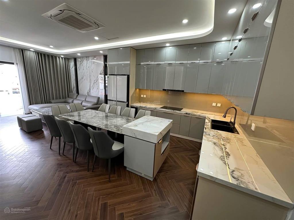 18 tỷ có nhà tại nguyên hồng, phân lô, dt 63m*6t, gara, thang máy, 2 thoáng, gần phố, ở và kd