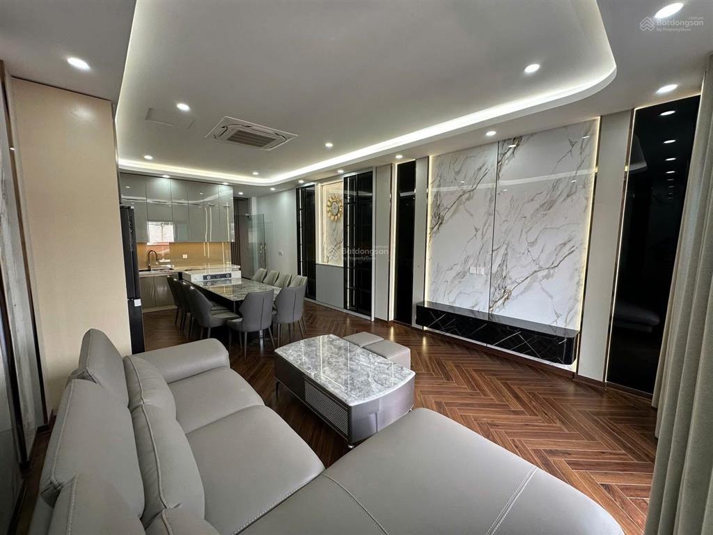 18 tỷ có nhà tại nguyên hồng, phân lô, dt 63m*6t, gara, thang máy, 2 thoáng, gần phố, ở và kd