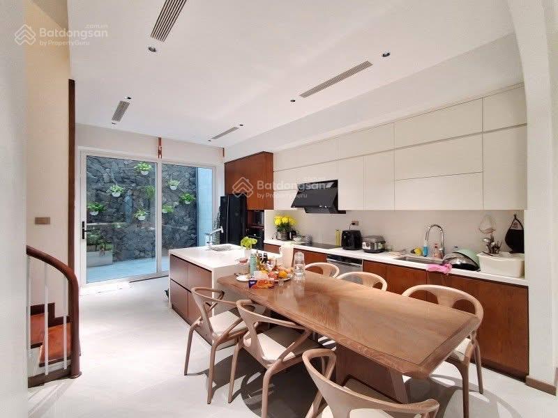 Điểm kinh doanh sát mặt phố thái hà 60m, trước nhà 2 ô tô tránh, 6 tầng thang máy, gara, vỉa hè,