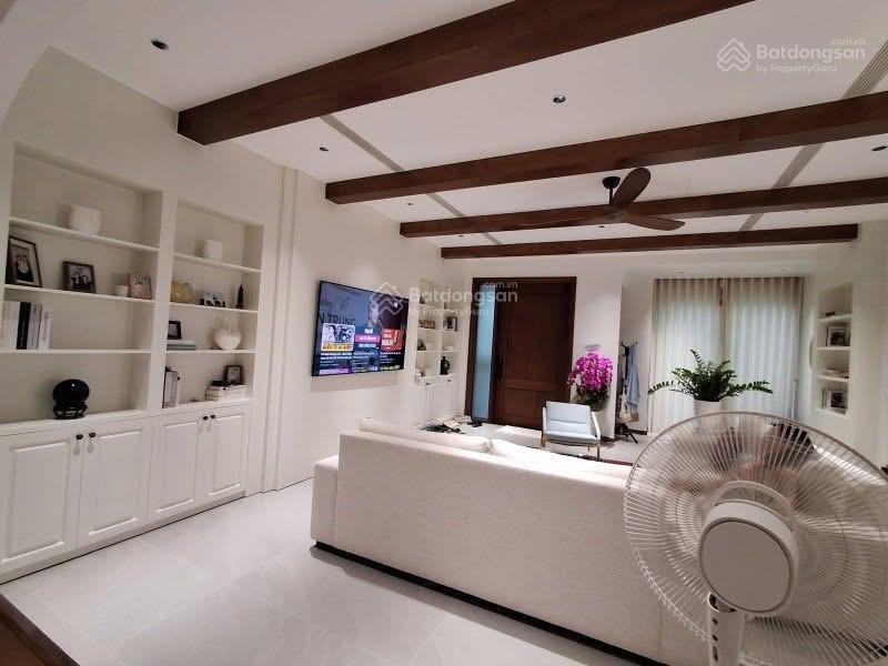 Điểm kinh doanh sát mặt phố thái hà 60m, trước nhà 2 ô tô tránh, 6 tầng thang máy, gara, vỉa hè,