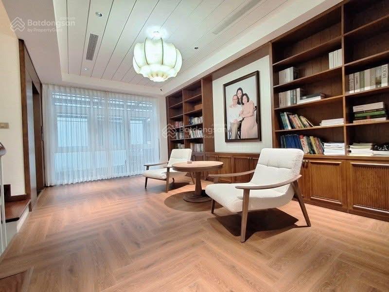 Điểm kinh doanh sát mặt phố thái hà 60m, trước nhà 2 ô tô tránh, 6 tầng thang máy, gara, vỉa hè,