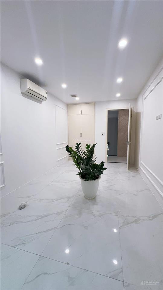 Điểm kinh doanh sát mặt phố thái hà 60m, trước nhà 2 ô tô tránh, 6 tầng thang máy, gara, vỉa hè,