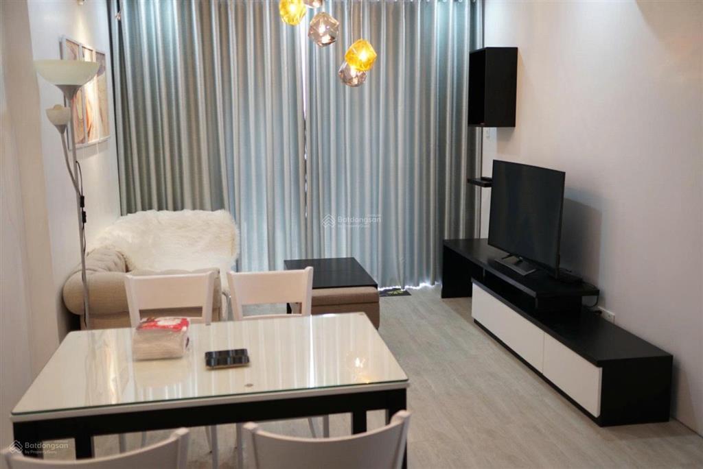 Cho thuê căn hộ kingston, 80m2, 2 phòng ngủ, có đủ nội thất, giá 22 triệu/tháng.  0976 028 ***