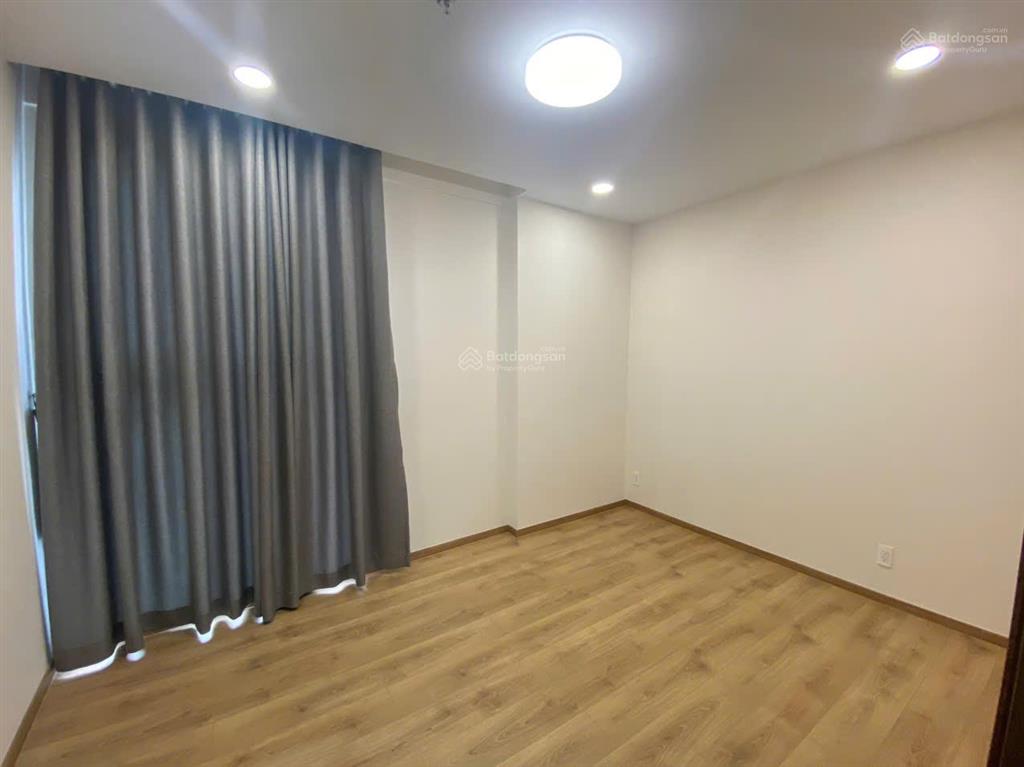 Cho thuê căn hộ park legend, 3pn, 2wc, 90m2, nội thất cơ bản, giá 20tr/tháng.  0976 028 ***