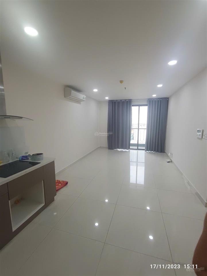 Cho thuê căn hộ park legend, 3pn, 2wc, 90m2, nội thất cơ bản, giá 20tr/tháng.  0976 028 ***