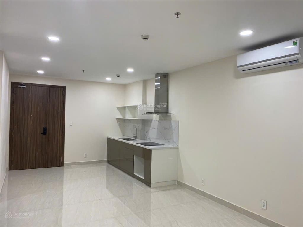 Cho thuê căn hộ park legend, 3pn, 2wc, 90m2, nội thất cơ bản, giá 20tr/tháng.  0976 028 ***