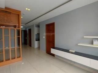 Bán gấp căn hộ sky center, 74m2, 2pn, 2wc, lầu cao, view hồ bơi, giá 5 tỷ 700 triệu,  0976 028 ***