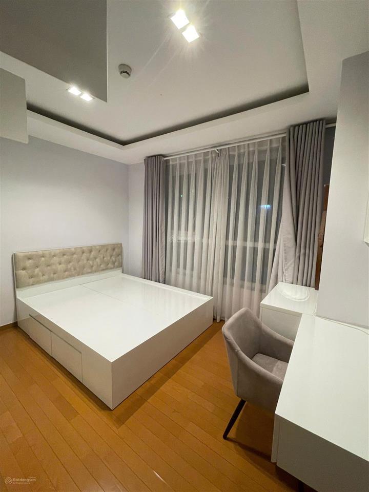 Chốt nhanh, căn góc sky center, 139m2 siêu rộng, 3pn, 3wc, giá tốt hiện nay 10,5 tỷ. 0976 028 ***