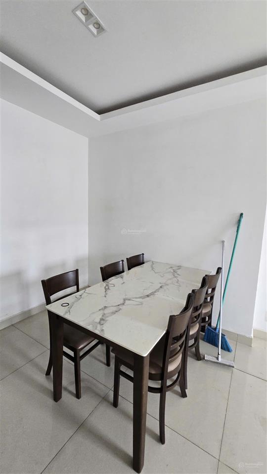 Cho thuê căn hộ sky center, phổ quang, 74m2, 2pn, 2wc, nội thất cơ bản, giá 14 tr/th.  0976 028 ***