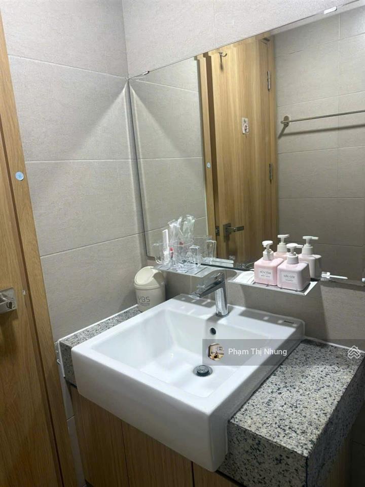 Chính chủ bán căn hộ emerald  celadon city  63m2/ 2pn, đầy đủ nội thất, thoáng mát, giá 5,2 tỷ