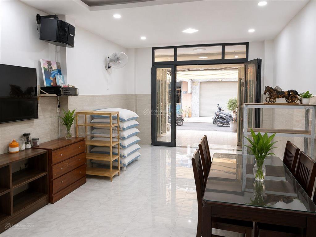 Nhà 3 tầng m.ặt t.iền kinh doanh gần lotte mart  quận 7dt 4.2x16mhơn 8 tỷ