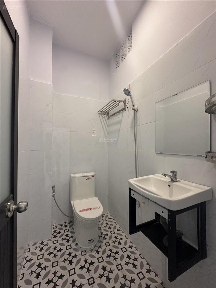 Nhà mới nở hậu  sân rộng để xe chỉ nhỉnh 4 tỷ lưu hữu phước q8