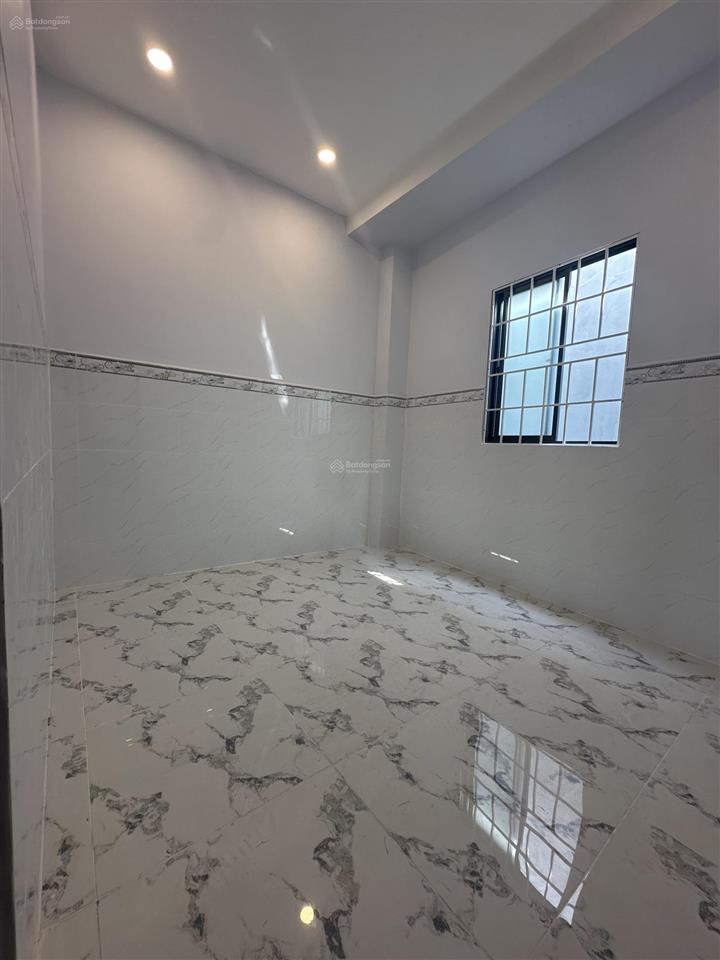 Nhà mới nở hậu  sân rộng để xe chỉ nhỉnh 4 tỷ lưu hữu phước q8