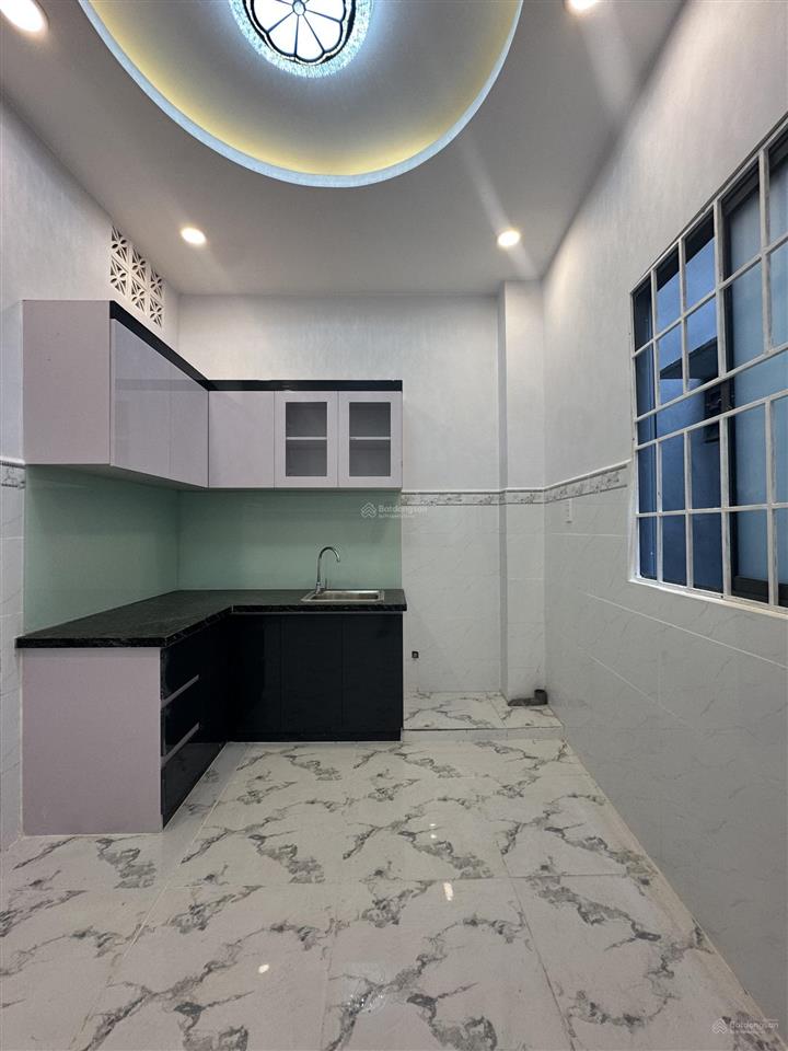 Nhà mới nở hậu  sân rộng để xe chỉ nhỉnh 4 tỷ lưu hữu phước q8