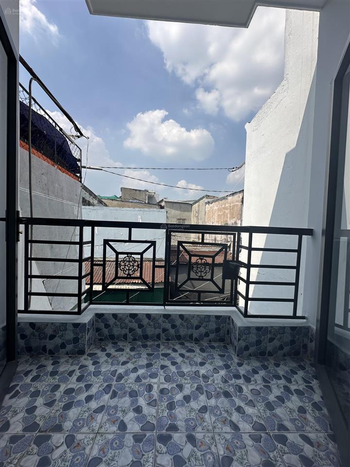 Nhà mới nở hậu  sân rộng để xe chỉ nhỉnh 4 tỷ lưu hữu phước q8