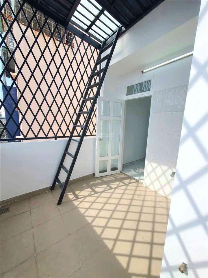 Nhà mới 3 tầng gần chợ phạm thế hiển, quận 8