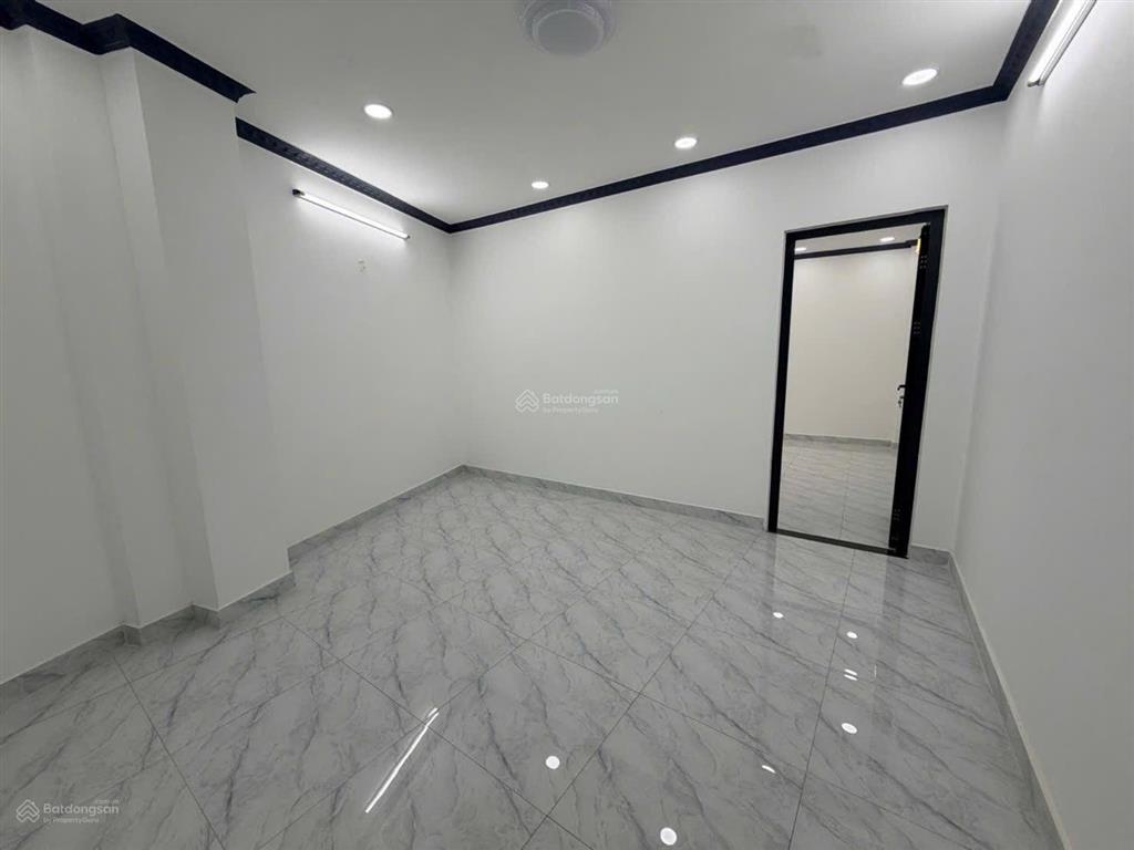 6 tỷ 200  nhà mới 4 tầng 115m cách mặt tiền đường 20m mai hắc đế phường 15 quận 8