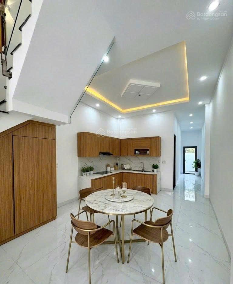 Nhà lầu đẹp gần changsin, ngay cây xăng thạnh phú, đường vỉa hè 9m, tặng nội thất, trả trước 500tr