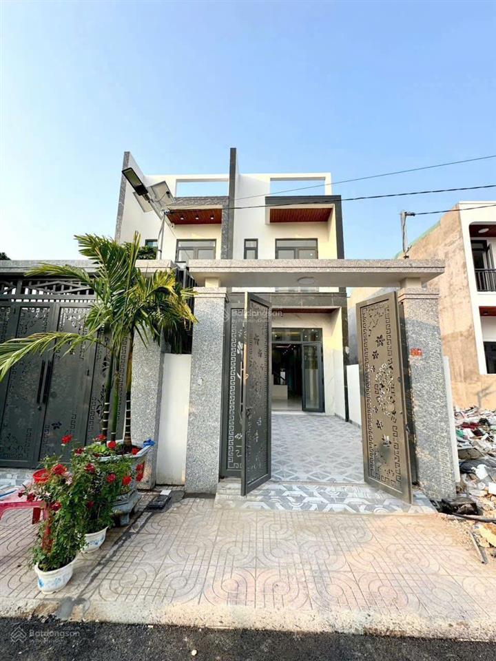 Nhà lầu đẹp gần changsin, ngay cây xăng thạnh phú, đường vỉa hè 9m, tặng nội thất, trả trước 500tr