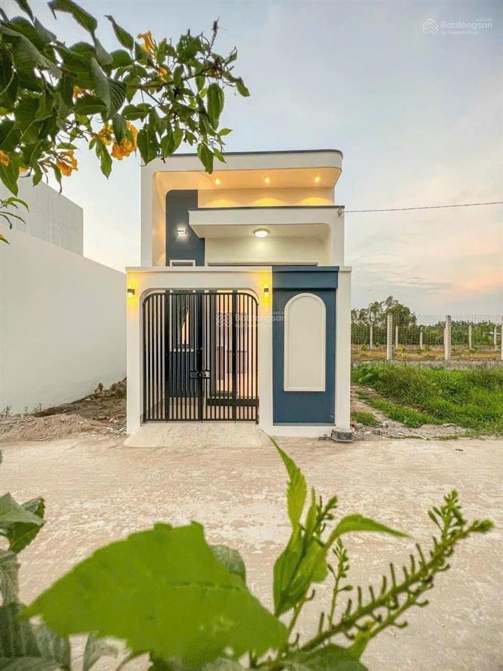 Anh chị tìm nhà sổ riêng thổ cư tài chính 350tr thì xem căn này của em nhé, ngay chợ thạnh phú.
