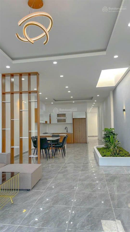 Anh chị tìm nhà sổ riêng thổ cư tài chính 350tr thì xem căn này của em nhé, ngay chợ thạnh phú.