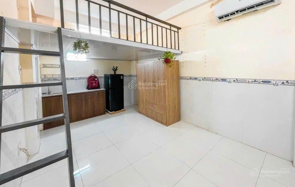 Siêu chdv 7 tầng  hẻm xe tải thông  ngay đại học văn langfull pcccdòng tiền 2 tỷ/nămchỉ 35tỷ