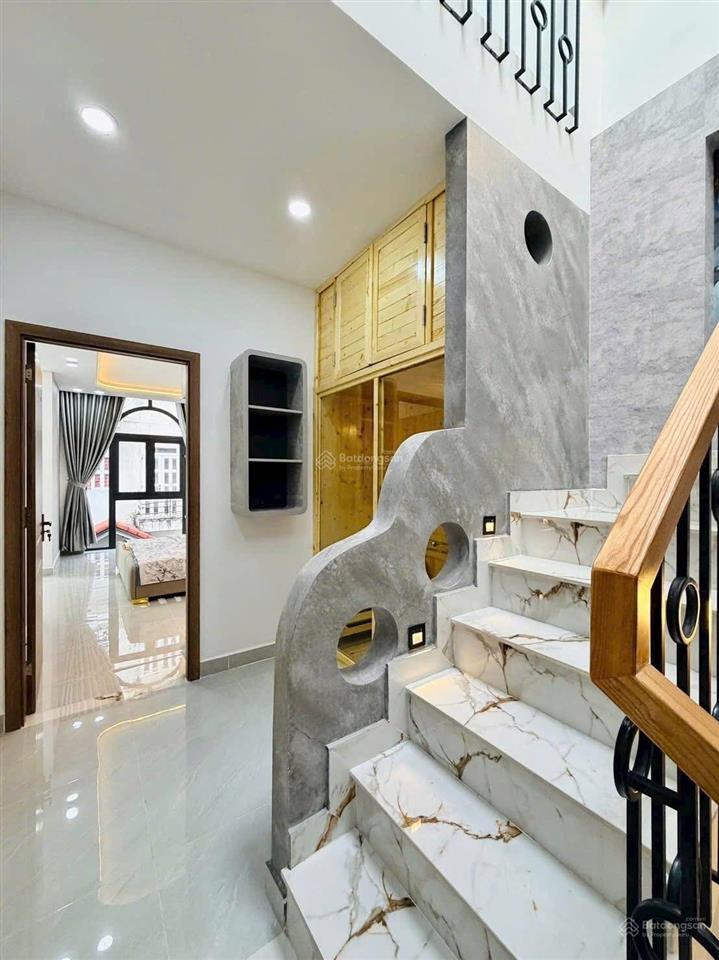 Bán gấp nhà riêng ngang 6métx10.3mét 5pn, 5wc tại nguyễn tư giản, 9,7 tỷ, 61m2 đẹp, nhiều tiện ích