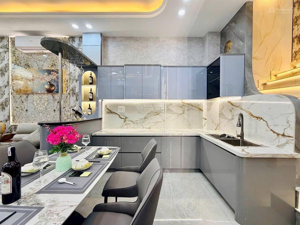 Bán gấp nhà riêng ngang 6métx10.3mét 5pn, 5wc tại nguyễn tư giản, 9,7 tỷ, 61m2 đẹp, nhiều tiện ích