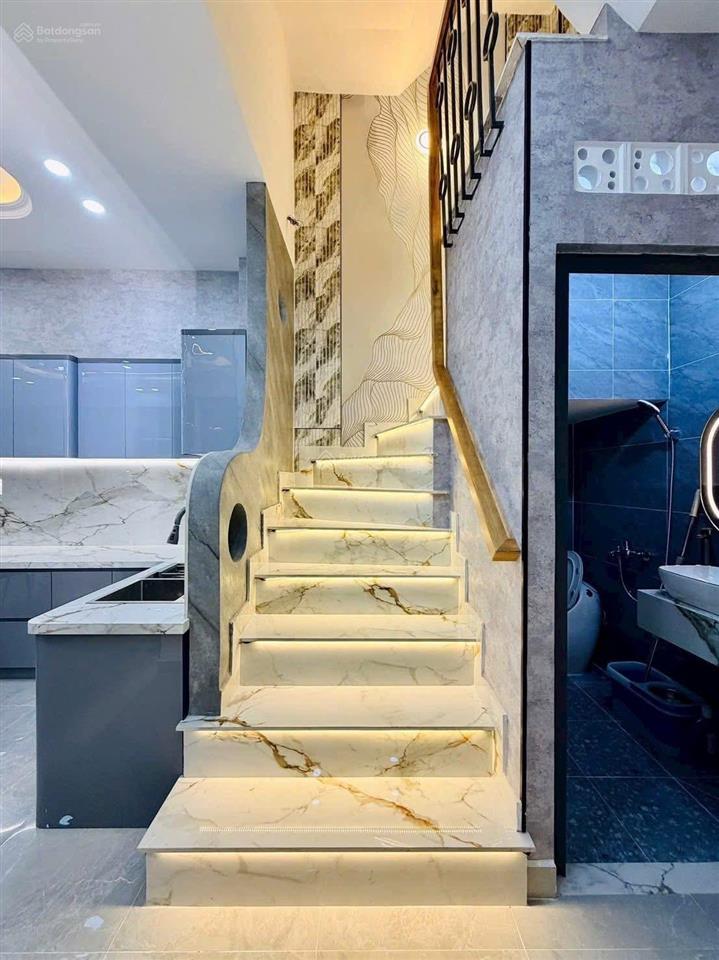 Bán gấp nhà riêng ngang 6métx10.3mét 5pn, 5wc tại nguyễn tư giản, 9,7 tỷ, 61m2 đẹp, nhiều tiện ích