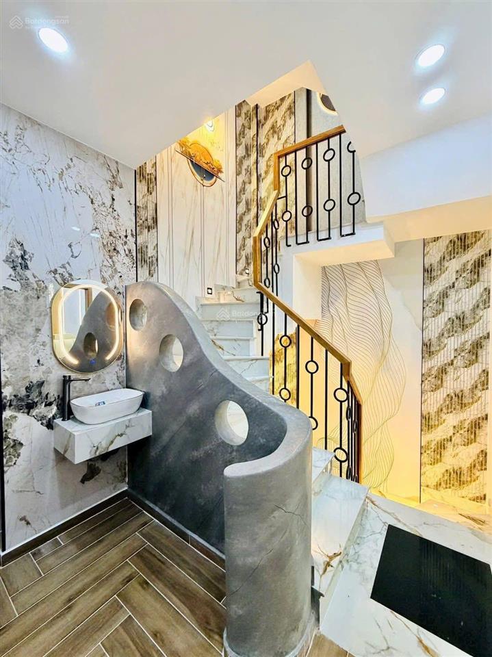 Bán gấp nhà riêng ngang 6métx10.3mét 5pn, 5wc tại nguyễn tư giản, 9,7 tỷ, 61m2 đẹp, nhiều tiện ích